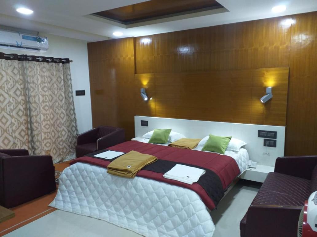Grand Meridian Vinnamangalam エクステリア 写真