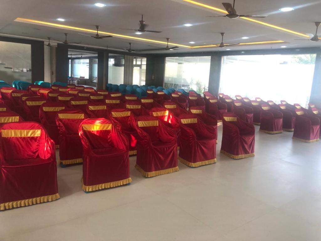 Grand Meridian Vinnamangalam エクステリア 写真