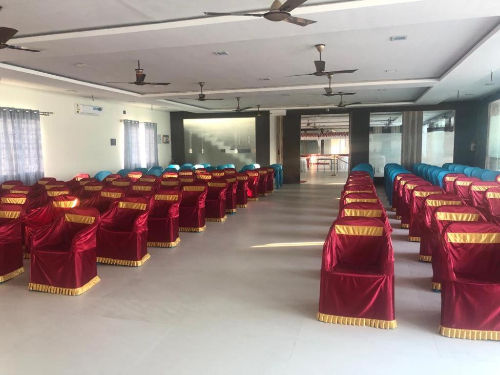 Grand Meridian Vinnamangalam エクステリア 写真