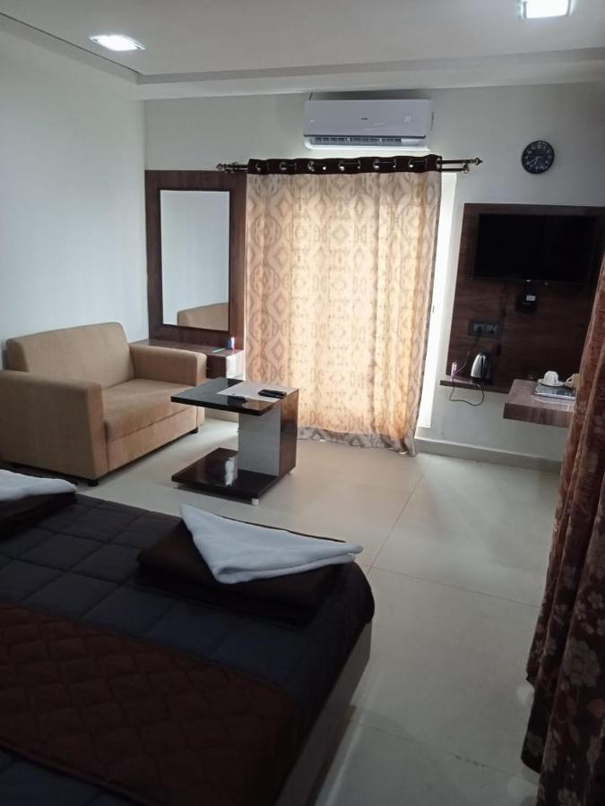 Grand Meridian Vinnamangalam エクステリア 写真
